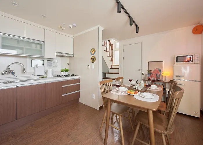 Sowol Haus - Cozy 2 Bedroom Duplex Near Itaewon *